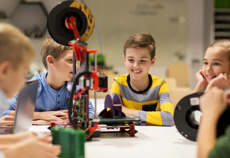 happy-children-with-3d-printer-at-robotics-school-1.jpg